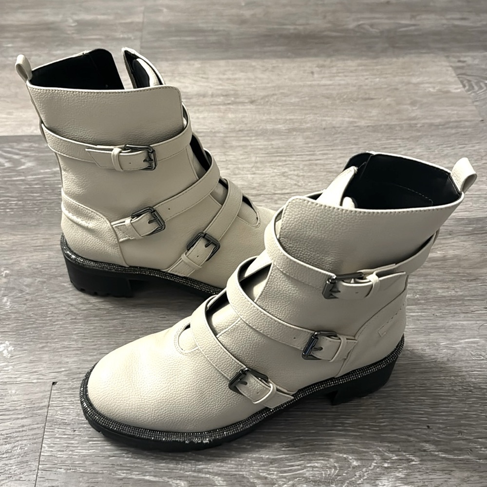 Kenneth Cole reaction creme boots